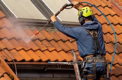 Démoussage et hydrofuge de toiture à Kergloff